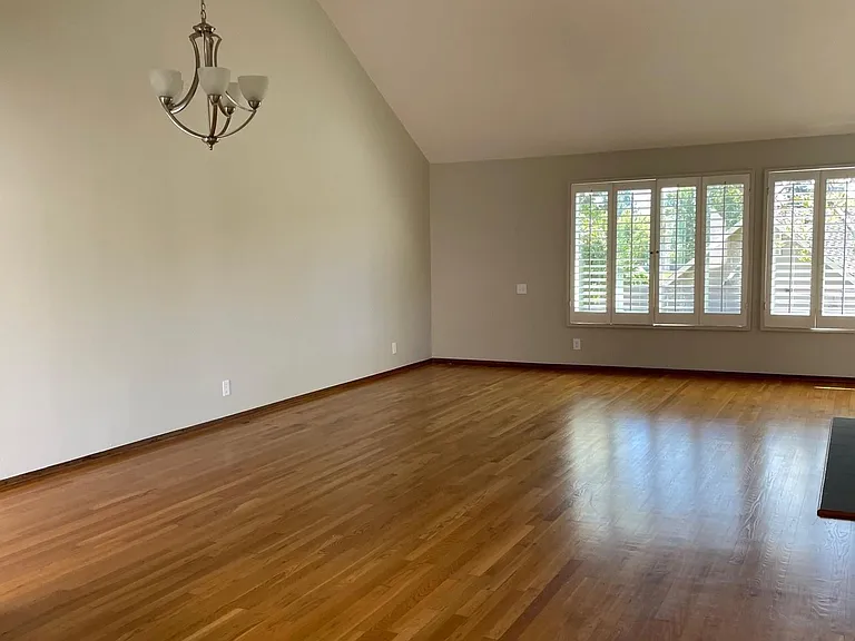 701 Glen Eagle Ct — Photo 5