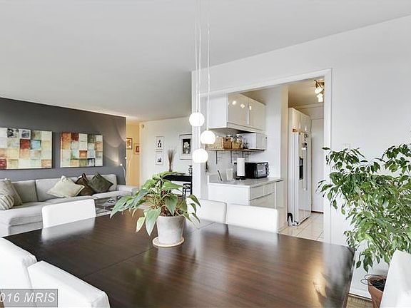 5th image of 10401 Grosvenor Pl APT 909