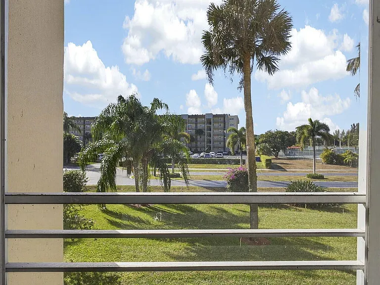 3590 Via Poinciana #202 — Photo 34