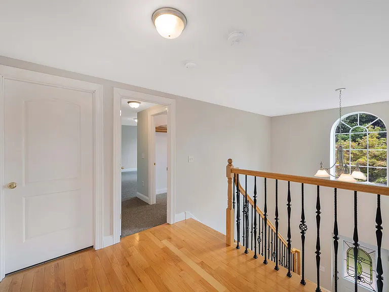 54 E Silver St #A — Photo 10