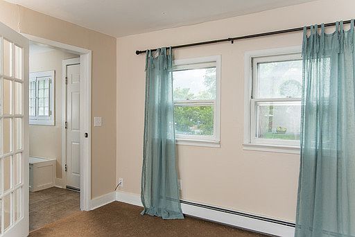 5th image of 600 E Geneseo St