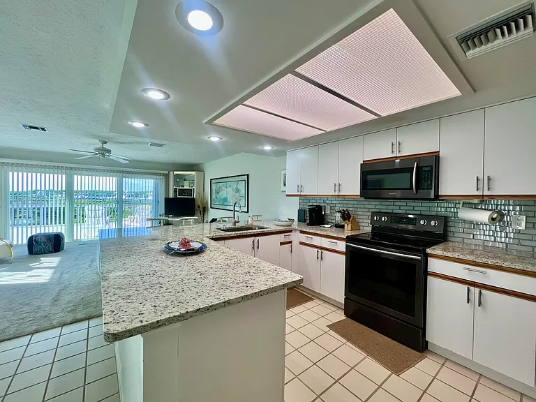 2486 Harbour Cove Dr — Photo 4