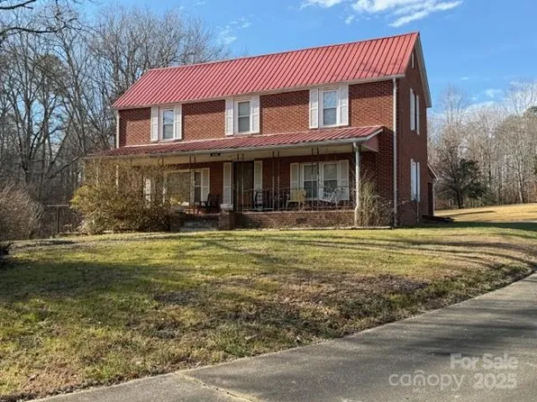 6496 Us Highway 221 S, Marion, NC 28752