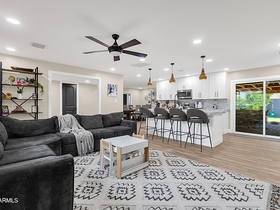 5th image of 1237 E RIVIERA Drive