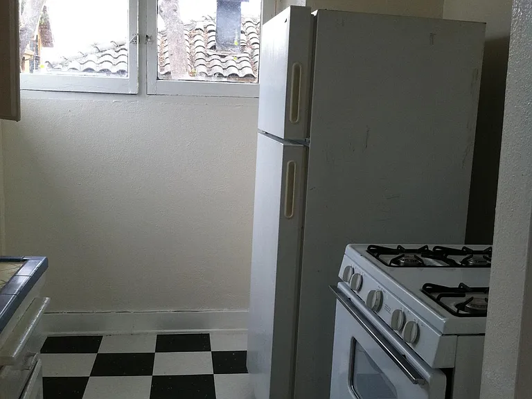 1215 W 30th St #4 — Photo 5