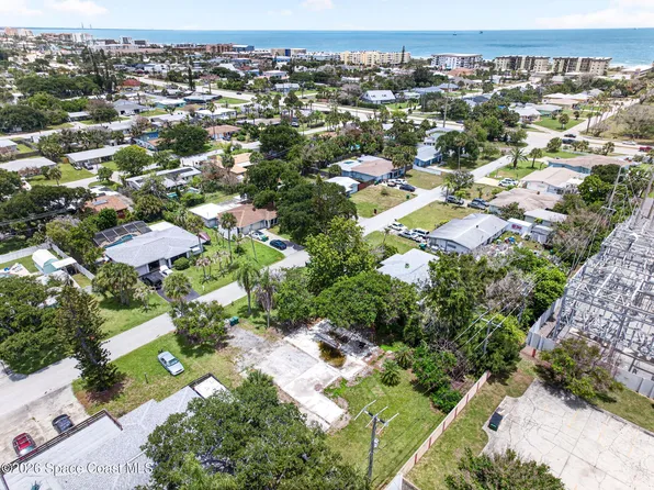 141 W Volusia Ln, Cocoa Beach, FL 32931