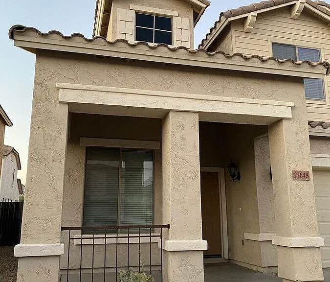 17648 W Lisbon Ln — Photo 2