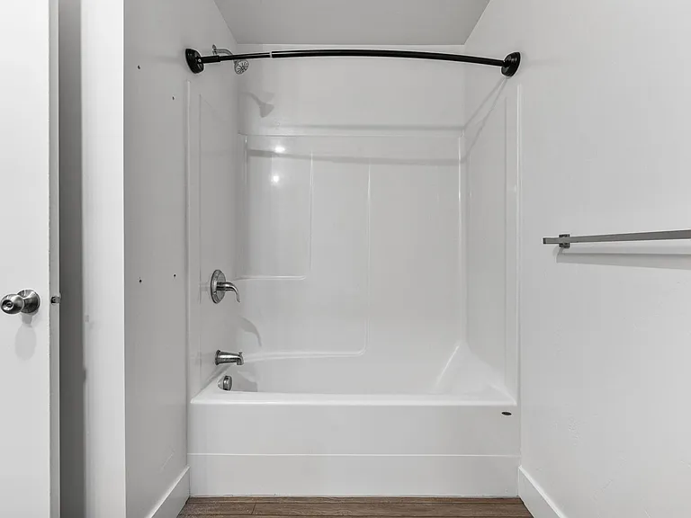 3 Bedroom 1.5 Bathroom — Photo 32