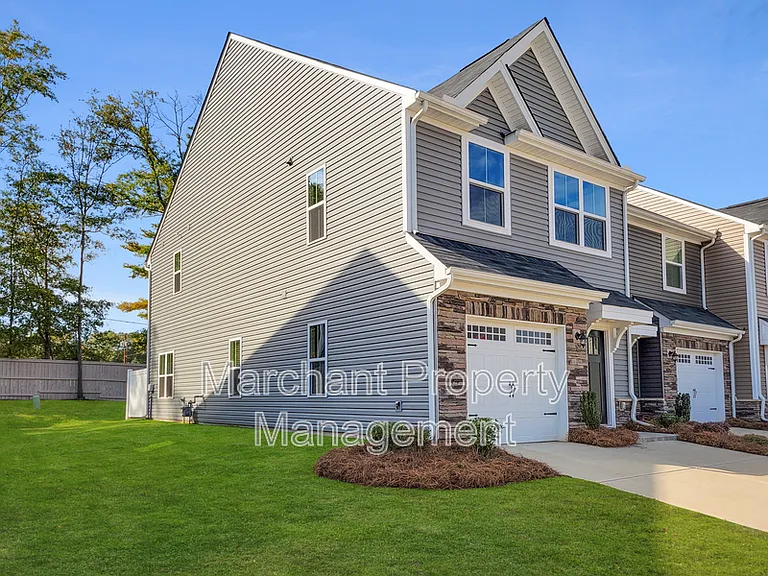 111 Marthawood Ln — Photo 3