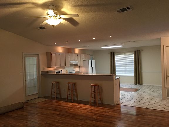 Living area 20 by 18