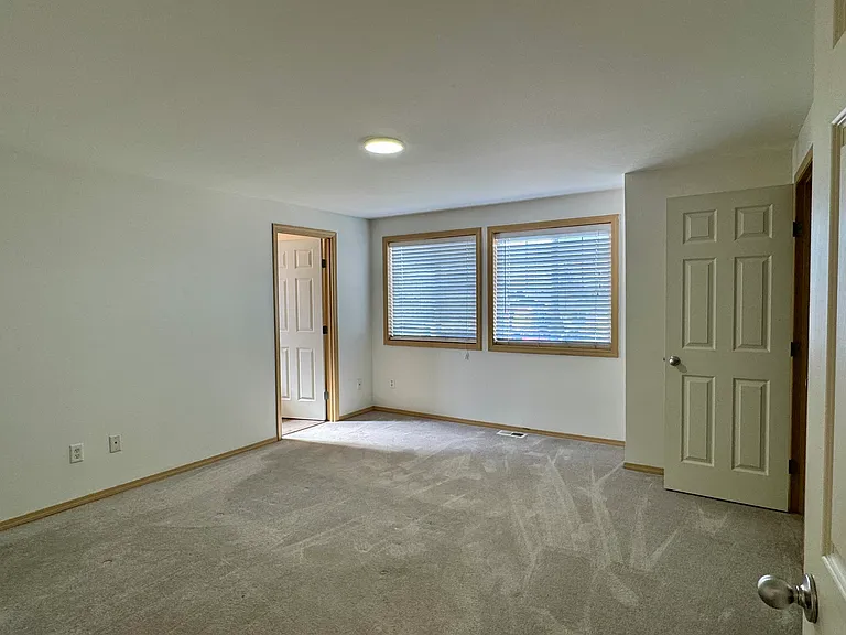 7470 Leeside Dr — Photo 17