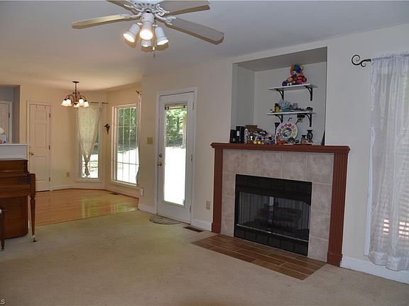 5th image of 915 New Hampshire Dr