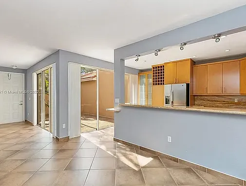 935 Corkwood St — Photo 5