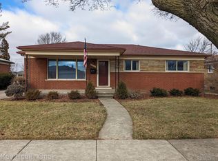 11171 Irvington Dr, Warren, MI 48093