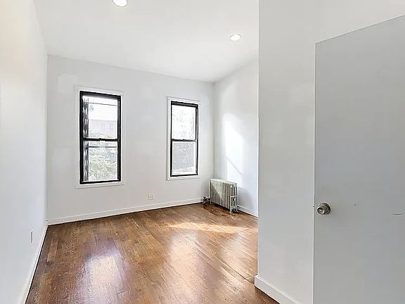 4th image of 886 Franklin Ave #2E