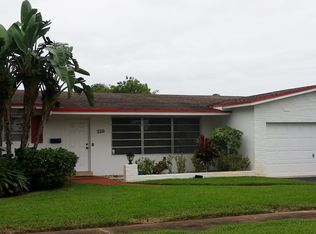 220 SW 71st Ave, Pembroke Pines, FL 33023