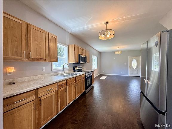 5th image of 501 Holly St