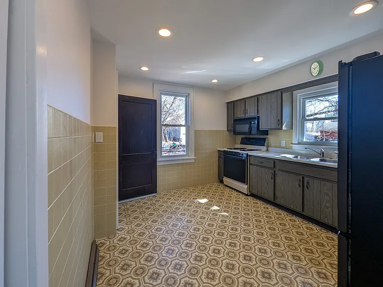 512 Lake St — Photo 12