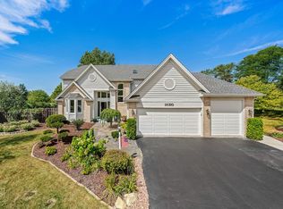 1N310 Redwing Dr, Carol Stream, IL 60188