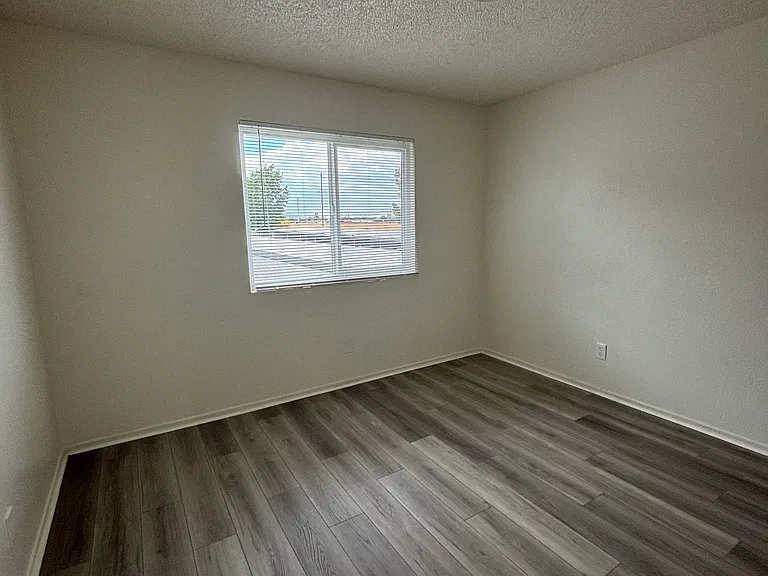 1134 E Avenue Q #8 — Photo 10