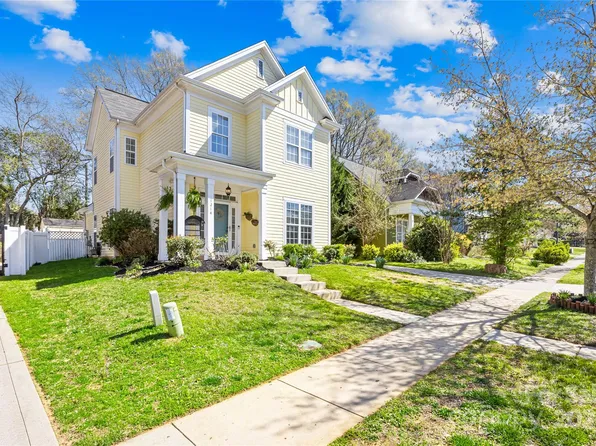 1214 Rising Oak Dr, Charlotte, NC 28206