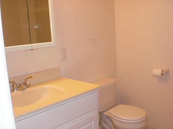 4th image of 102 N Point Ct