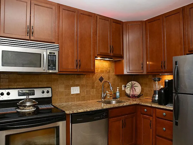 817 N Elm St #E — Photo 20