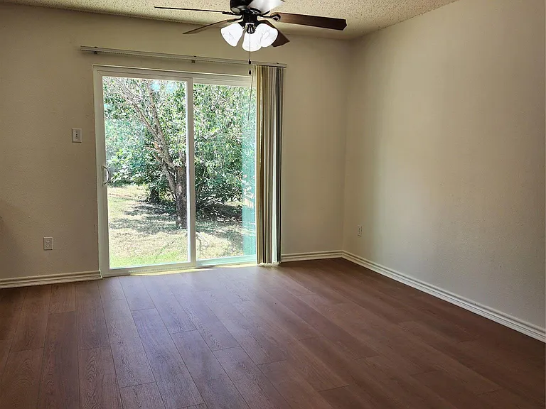 2704 Vinson Ct — Photo 5