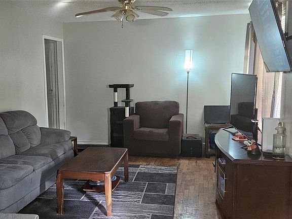 3rd image of 411 W North St