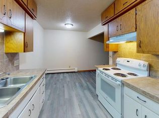 1027 N 12th St #32, Bismarck, ND 58501