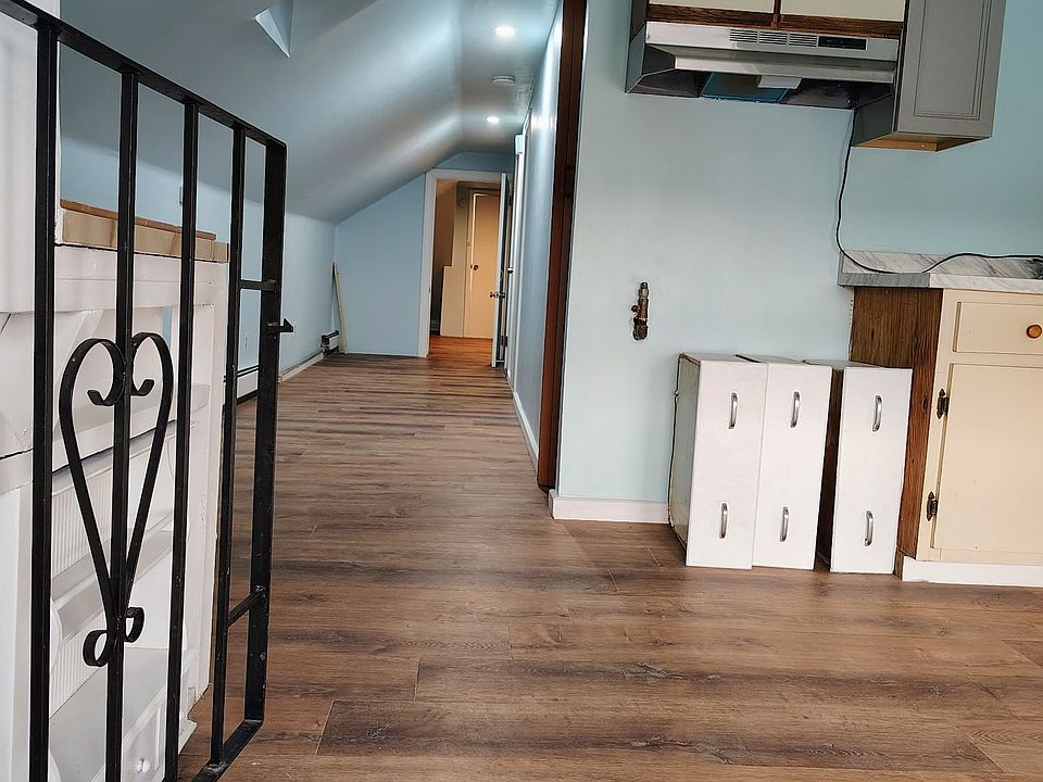 1st image of 100 Sackett St Floor 3