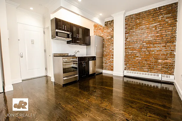 Rented by Jonis Realty | media 32