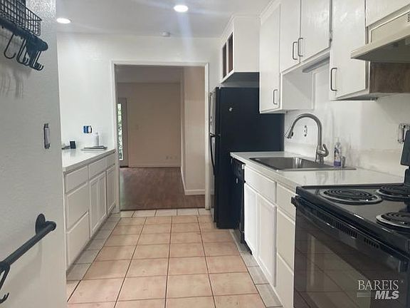 4th image of 408 Sarah Way