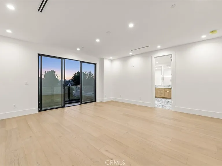 8065 Lloyd Ave — Photo 13