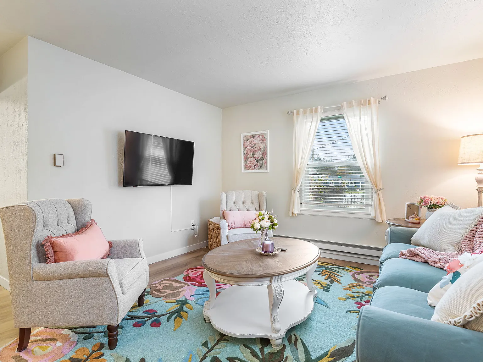 2 bed, 720 sqft, $2,500 — Photo 2