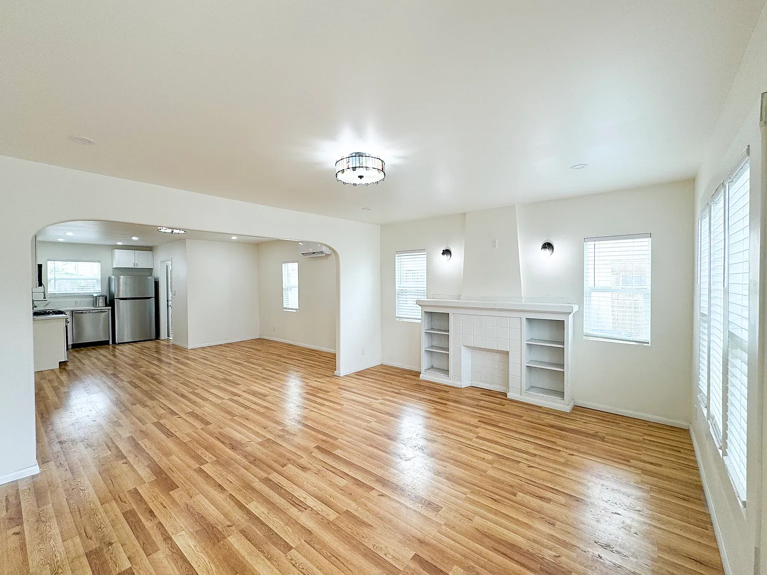 2 bed, 945 sqft, $3,500 — Photo 1