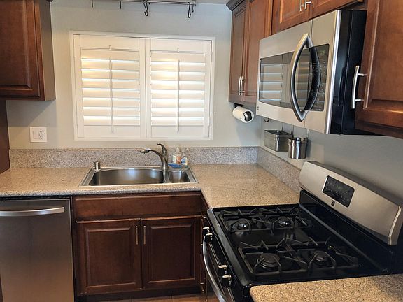 Stainless Steel Sink, Garbage Disposal, Dishwasher, Kitchen Organization