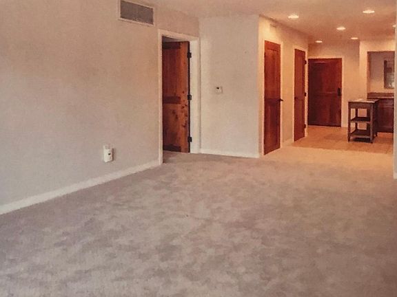 4th image of 801 W Hawthorn St Unit 206