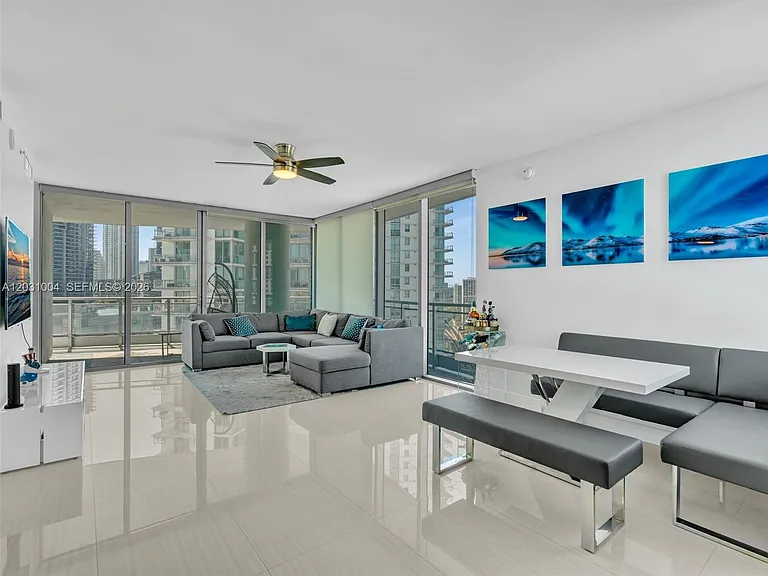 90 SW 3rd St #2013 — Photo 13