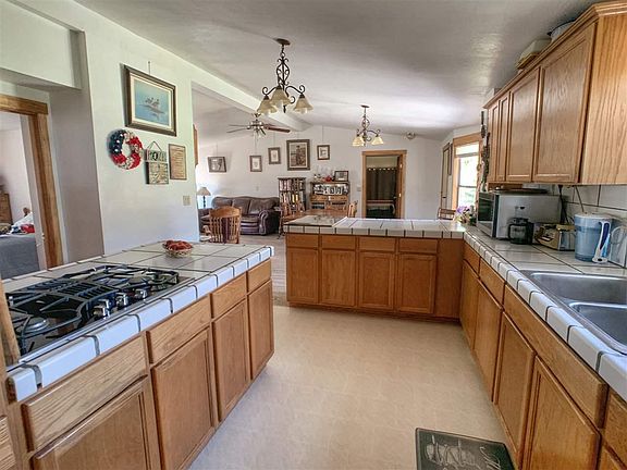 5th image of 3945 Cypress St