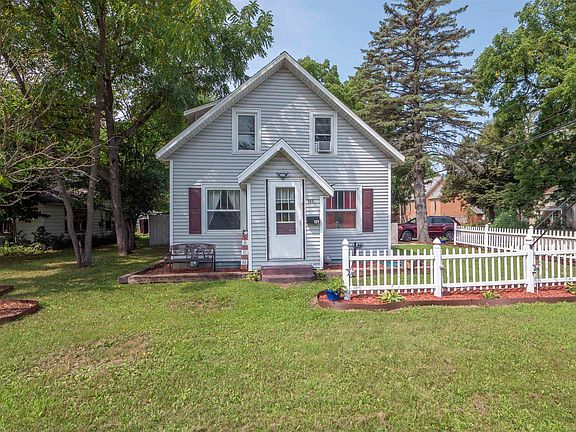 3rd image of 131 Pine St