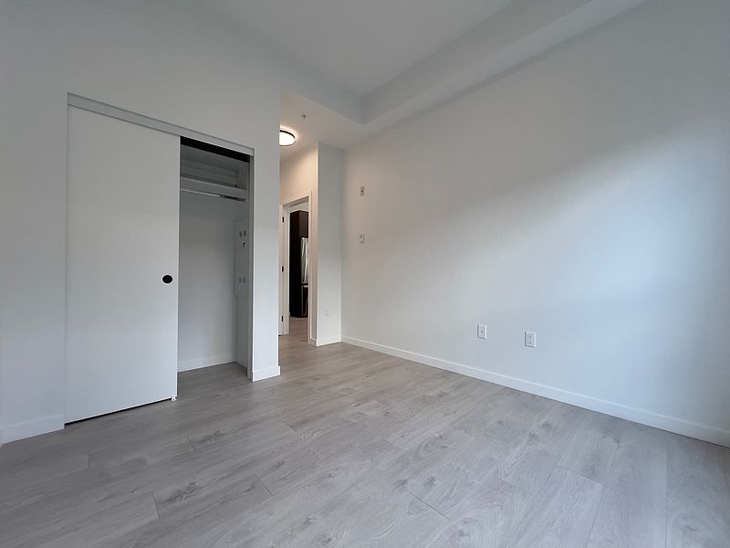 Surrey Apartment for rent - 2 Bedrooms — photo 19