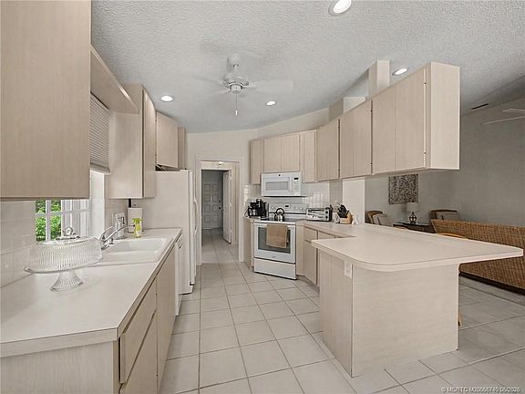 3rd image of 8357 SE Double Tree Dr