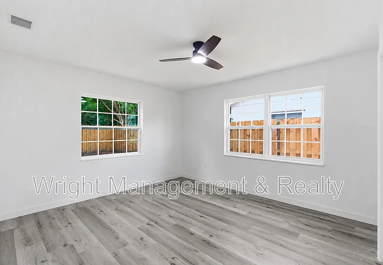 3029 Corona Dr — Photo 7