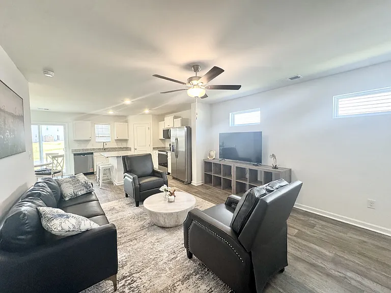 551 Seaborn Cir — Photo 8