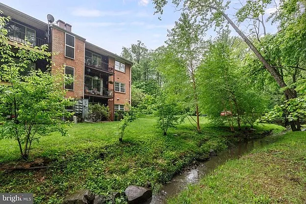 Hickory Hills Condominiums — Photo 20