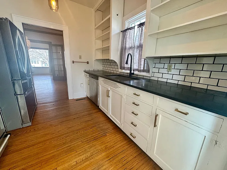810 S 35th St — Photo 17