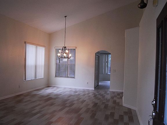 4th image of 4861 Quiet Oak Ln