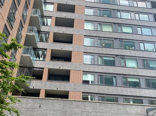 400 Wellington St W #704, Toronto, ON M5V 0B5