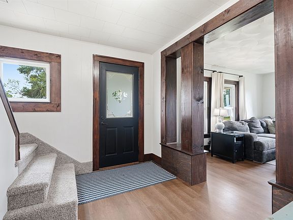 5th image of 605 4th Ave SE